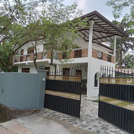 Sky Bloom Bed and Breakfast Homagama Esterno foto