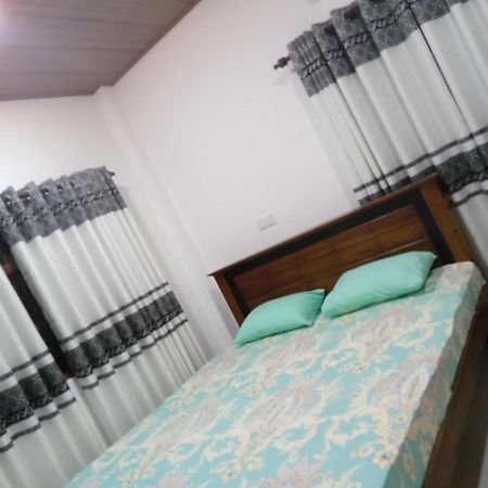 Sky Bloom Bed and Breakfast Homagama Esterno foto