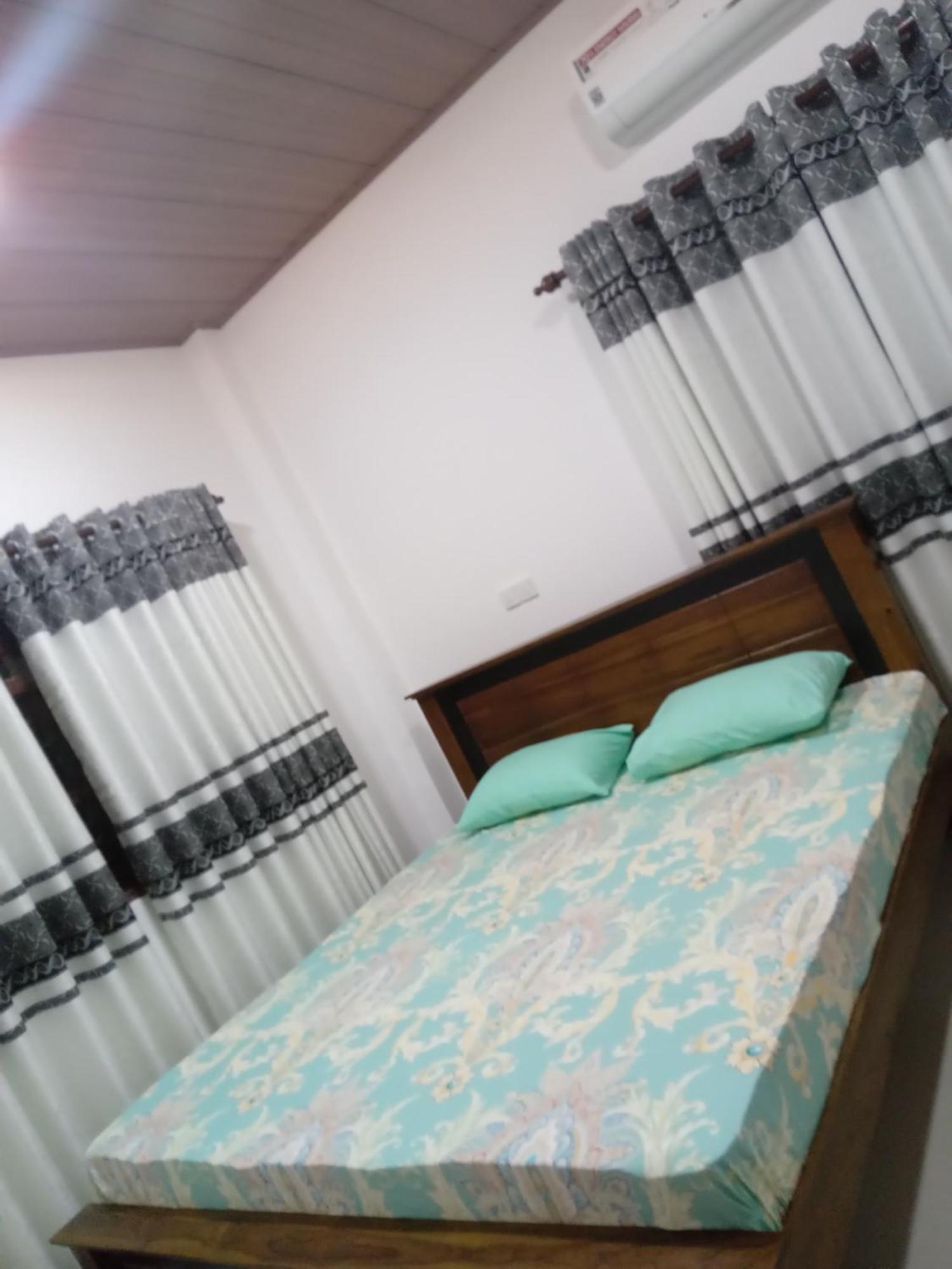 Sky Bloom Bed and Breakfast Homagama Esterno foto