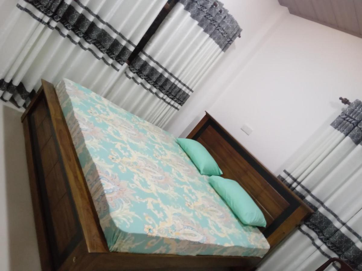 Sky Bloom Bed and Breakfast Homagama Esterno foto