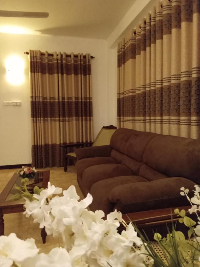 Sky Bloom Bed and Breakfast Homagama Esterno foto