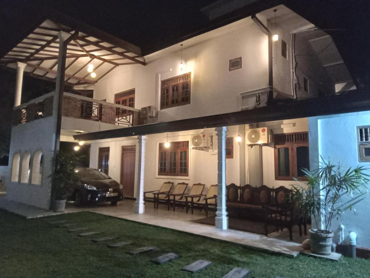 Sky Bloom Bed and Breakfast Homagama Esterno foto