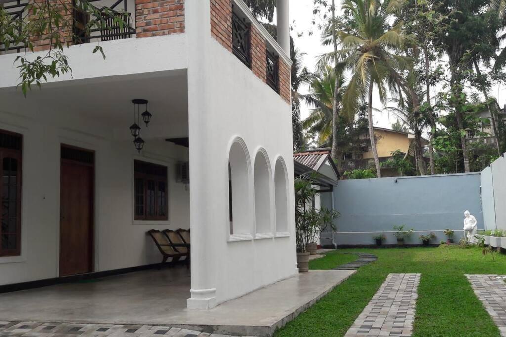 Sky Bloom Bed and Breakfast Homagama Esterno foto